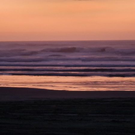 #40 At The Beach Waitarere 외부 사진