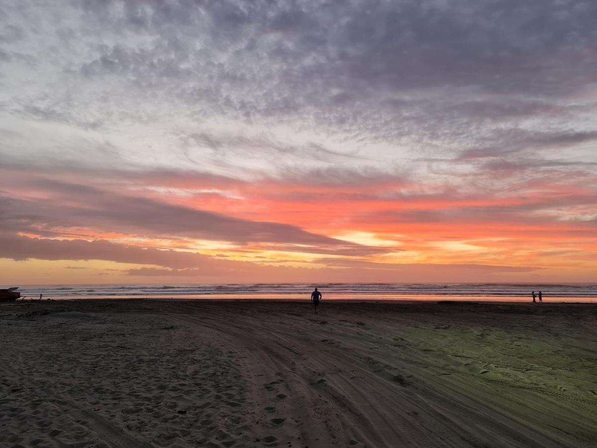 #40 At The Beach Waitarere 외부 사진